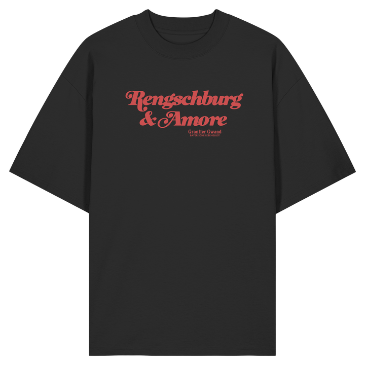 Schwarzes Oversize T-Shirt von Grantler Gwand mit rotem Frontprint „Regensburg &amp; Amore“ im Retro-Schriftzug – bayerisches Streetwear Shirt aus Bio-Baumwolle.