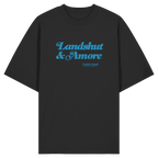 Schwarzes Oversize Shirt in Bio Qualität mit blauem „Landshut & Amore“-Frontprint – bayerische Streetwear von Grantler Gwand im modernen, minimalistischen Look.