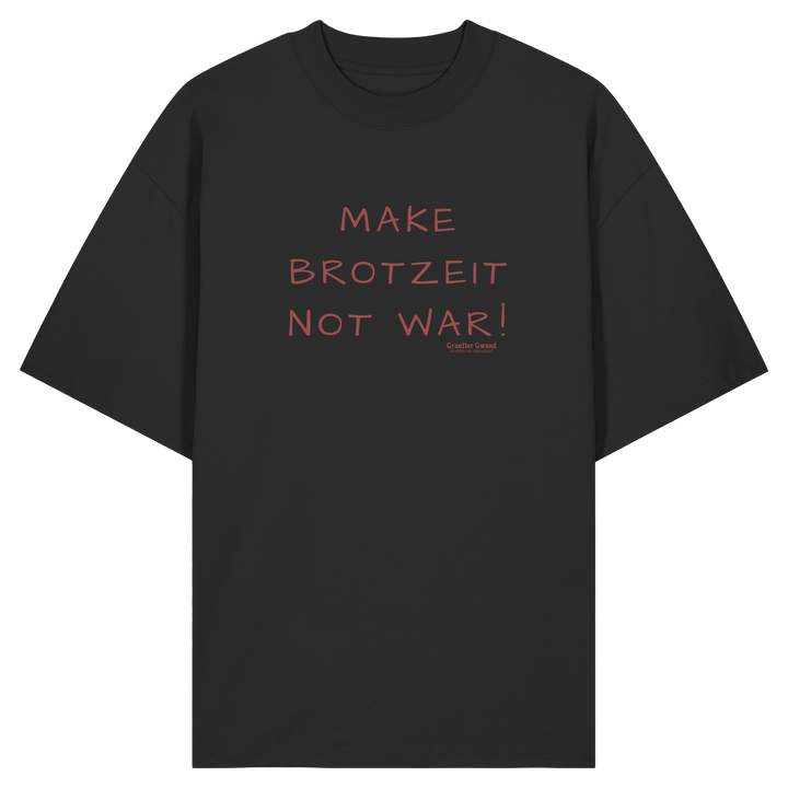  Schwarzes Oversize Shirt mit dem Schriftzug „Make Brotzeit Not War“ auf der Vorderseite von Grantler Gwand.