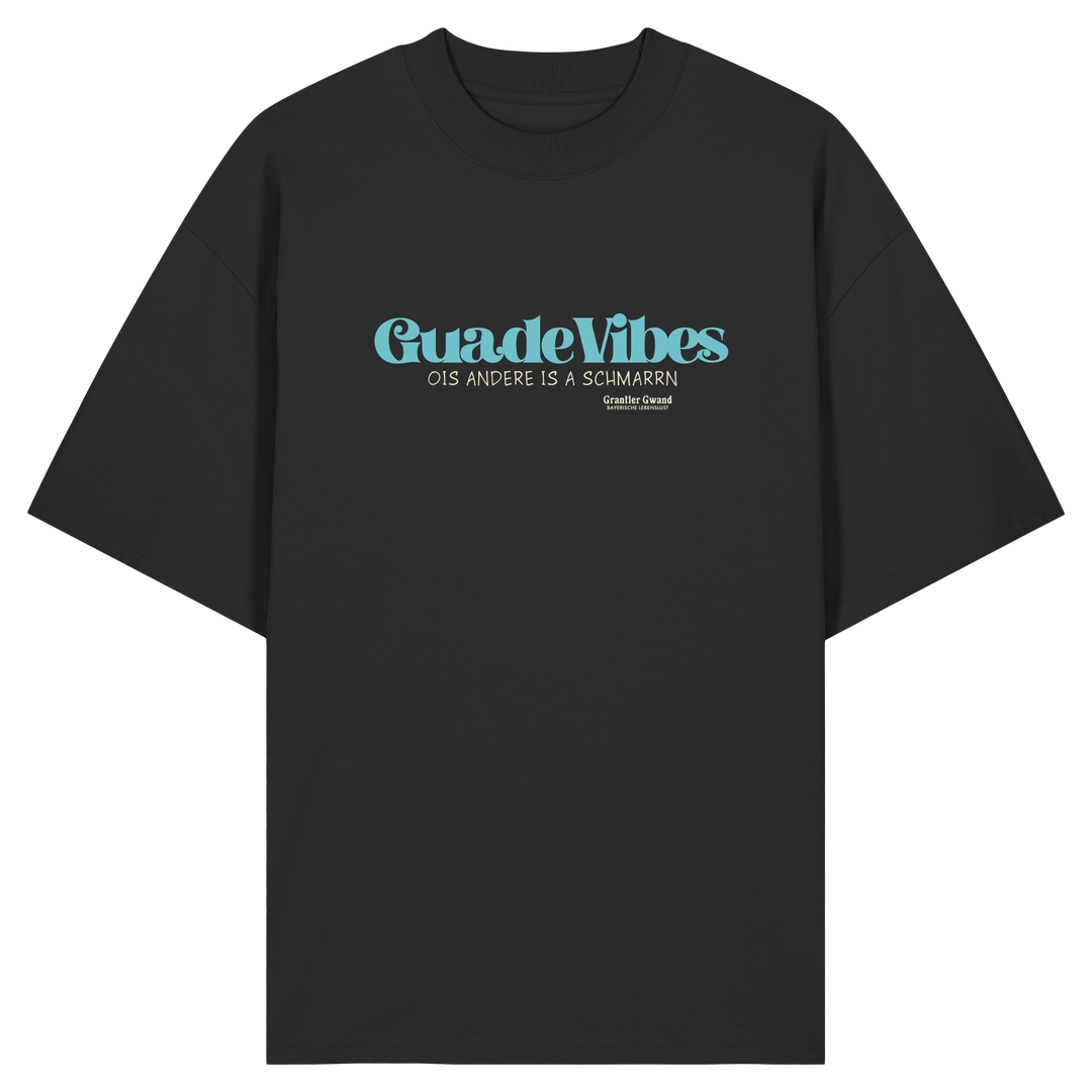 Schwarzes Oversize Bio-Shirt mit grünem Frontprint „Guade Vibes – Ois andere is a Schmarrn“ – hochwertiges Unisex Streetwear Shirt mit bayerischem Statement und minimalistischem Design von Grantler Gwand.