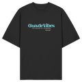 Schwarzes Oversize Bio-Shirt mit grünem Frontprint „Guade Vibes – Ois andere is a Schmarrn“ – hochwertiges Unisex Streetwear Shirt mit bayerischem Statement und minimalistischem Design von Grantler Gwand.