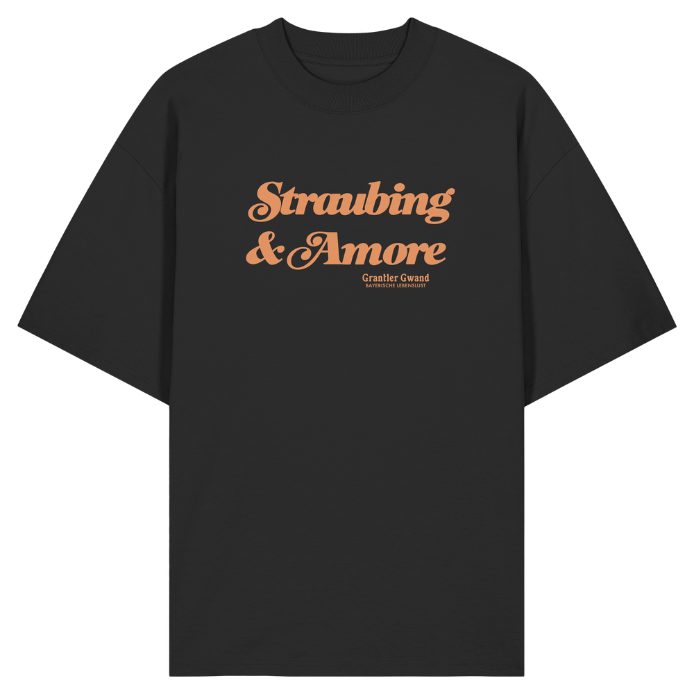 Schwarzes Oversize Shirt in Bio Qualität mit orangefarbenem „Straubing & Amore“-Frontprint – bayerische Streetwear von Grantler Gwand im modernen, minimalistischen Look.