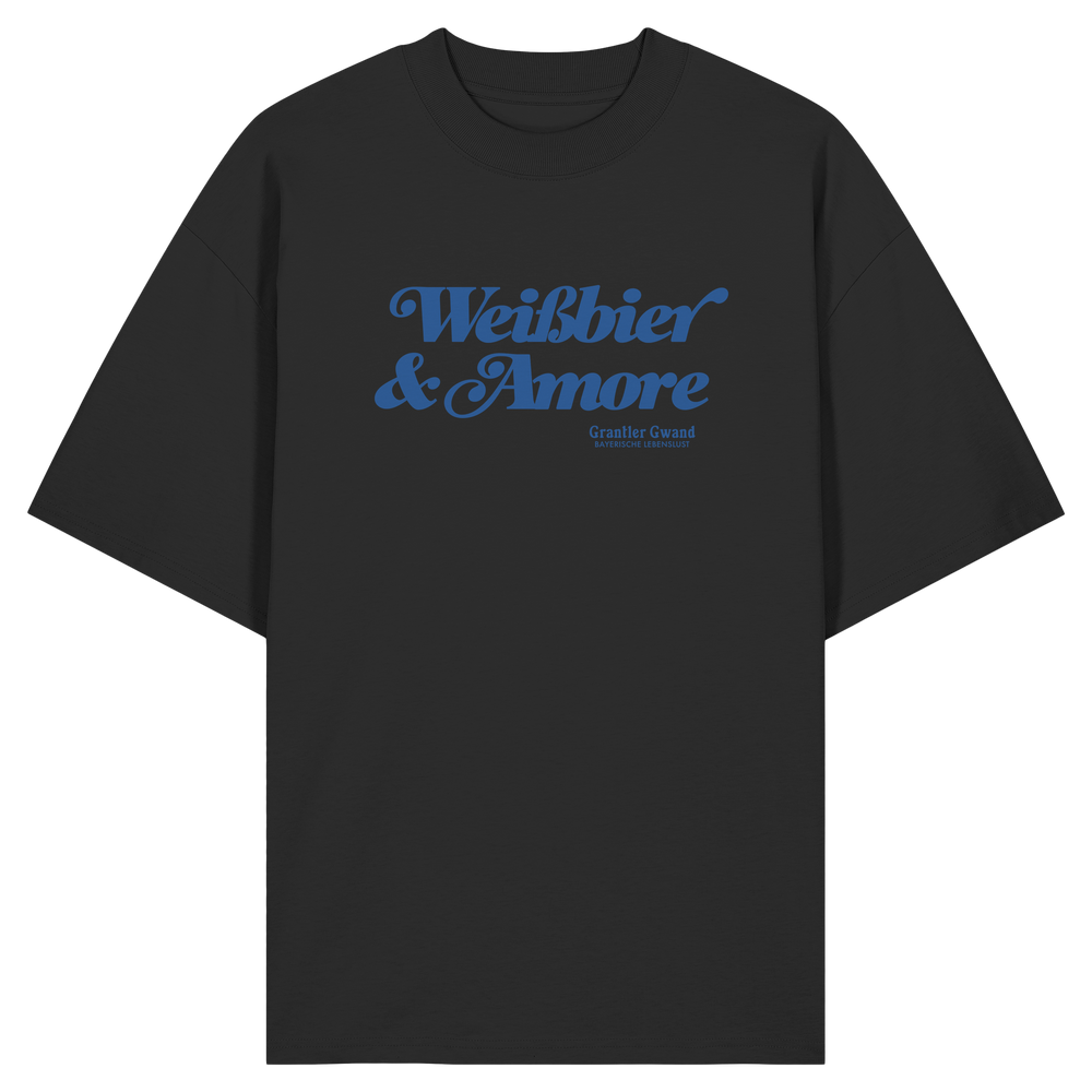 Schwarzes Oversize-Shirt mit blauem Frontprint „Weißbier & Amore“. Modernes bayerisches Streetwear-Shirt für Biergarten, Volksfest und Alltag. Hochwertige Bio-Baumwolle, designed und bedruckt in Bayern von Grantler Gwand.
