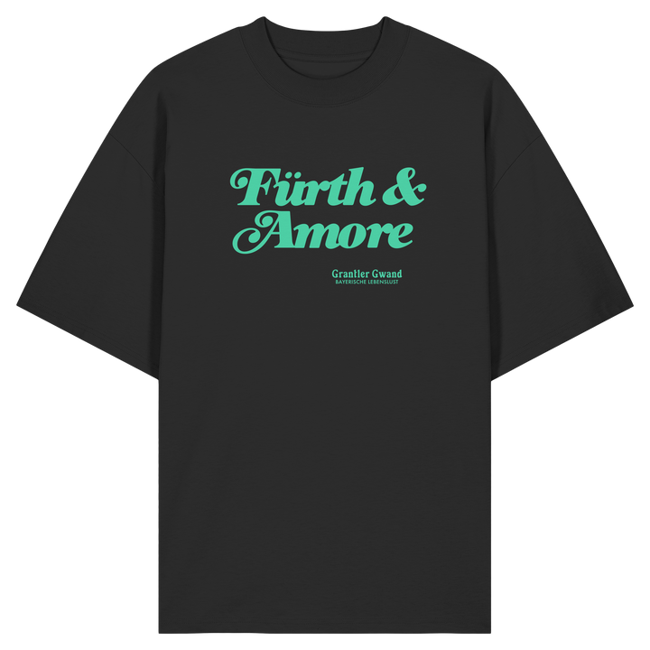 Schwarzes Oversize Shirt in Bio Qualität mit grünem „Fürth &amp; Amore“-Frontprint – bayerische Streetwear von Grantler Gwand im modernen, minimalistischen Look.
