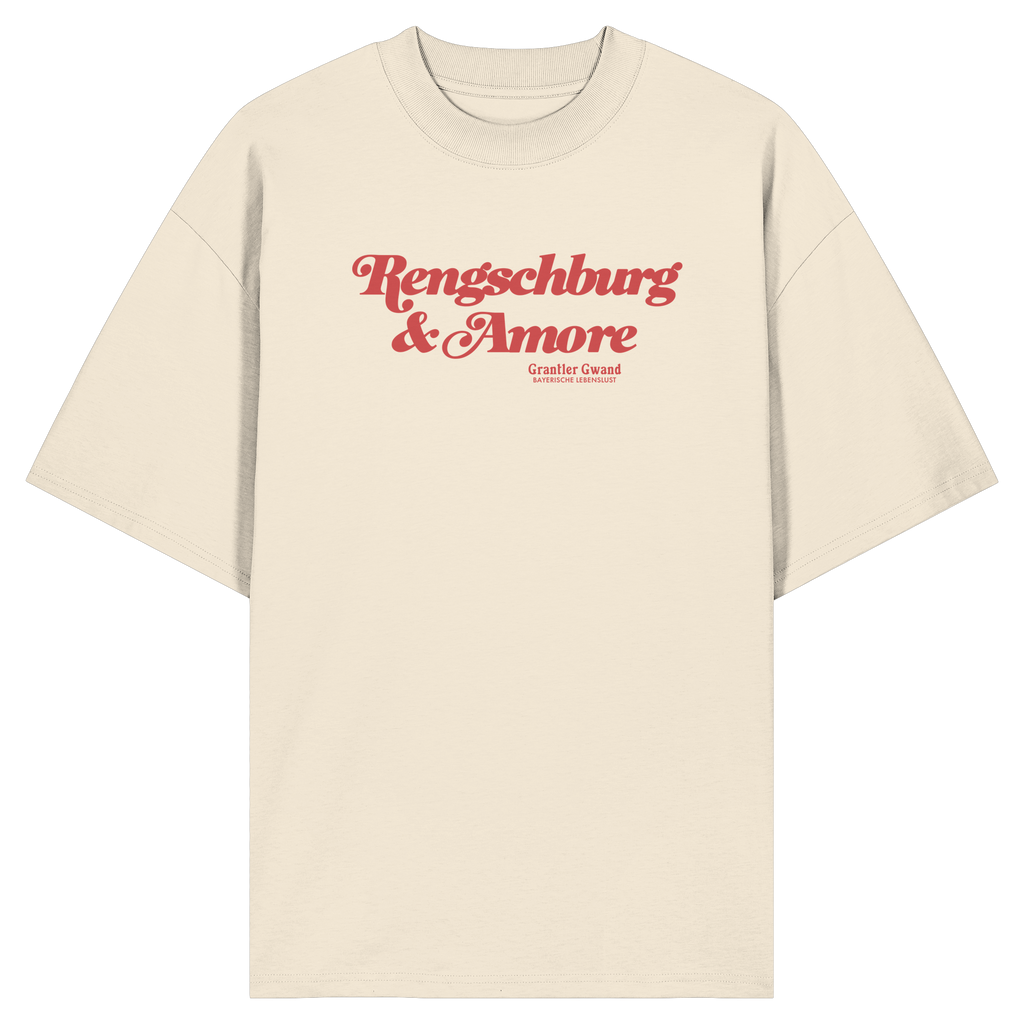 Cremefarbenes Oversize T-Shirt von Grantler Gwand mit rotem Frontprint „Regensburg & Amore“ im Retro-Schriftzug – bayerisches Streetwear Shirt aus Bio-Baumwolle.