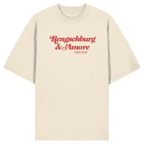Cremefarbenes Oversize T-Shirt von Grantler Gwand mit rotem Frontprint „Regensburg & Amore“ im Retro-Schriftzug – bayerisches Streetwear Shirt aus Bio-Baumwolle.