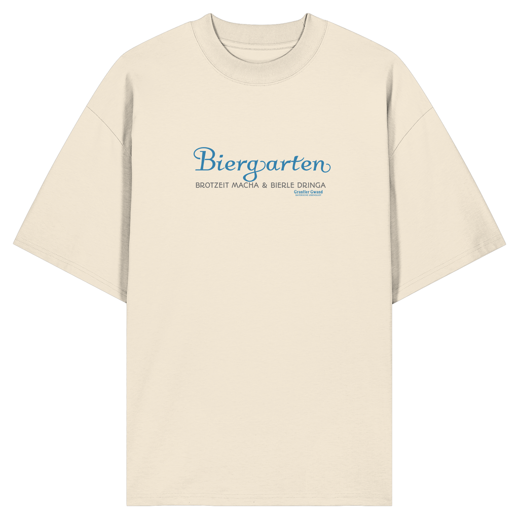 Cremefarbenes Oversize Shirt mit blauem „Biergarten“-Frontprint – bayerische Streetwear von Grantler Gwand im minimalistischen Look.