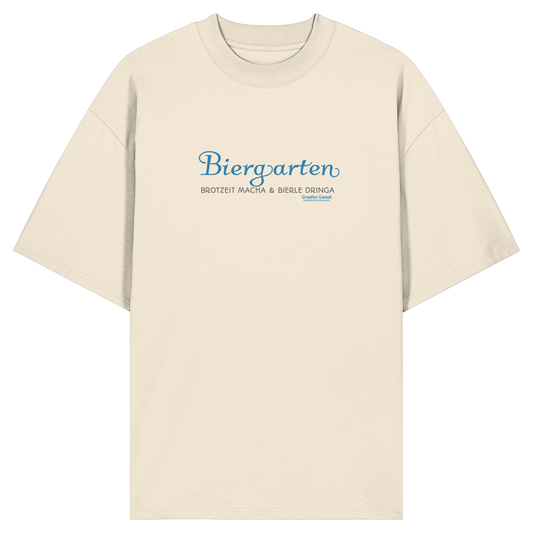 Cremefarbenes Oversize Shirt mit blauem „Biergarten“-Frontprint – bayerische Streetwear von Grantler Gwand im minimalistischen Look.