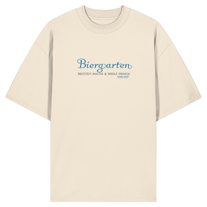Cremefarbenes Oversize Shirt mit blauem „Biergarten“-Frontprint – bayerische Streetwear von Grantler Gwand im minimalistischen Look.