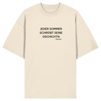 Jeder Sommer schreibt seine Gschichtn - schwarze Variante - Frontprint - Oversize Shirt