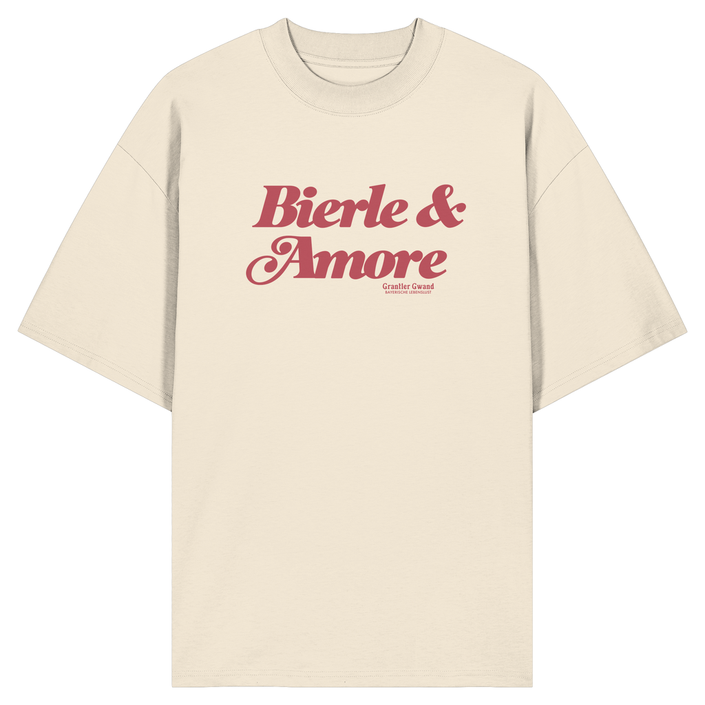 Cremefarbenes Oversize-T-Shirt in Bio Qualität mit rotem „Bierle & Amore“-Frontprint – bayerische Streetwear von Grantler Gwand im modernen, minimalistischen Look.