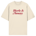 Cremefarbenes Oversize-T-Shirt in Bio Qualität mit rotem „Bierle & Amore“-Frontprint – bayerische Streetwear von Grantler Gwand im modernen, minimalistischen Look.