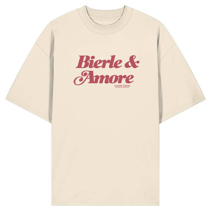 Cremefarbenes Oversize-T-Shirt in Bio Qualität mit rotem „Bierle &amp; Amore“-Frontprint – bayerische Streetwear von Grantler Gwand im modernen, minimalistischen Look.