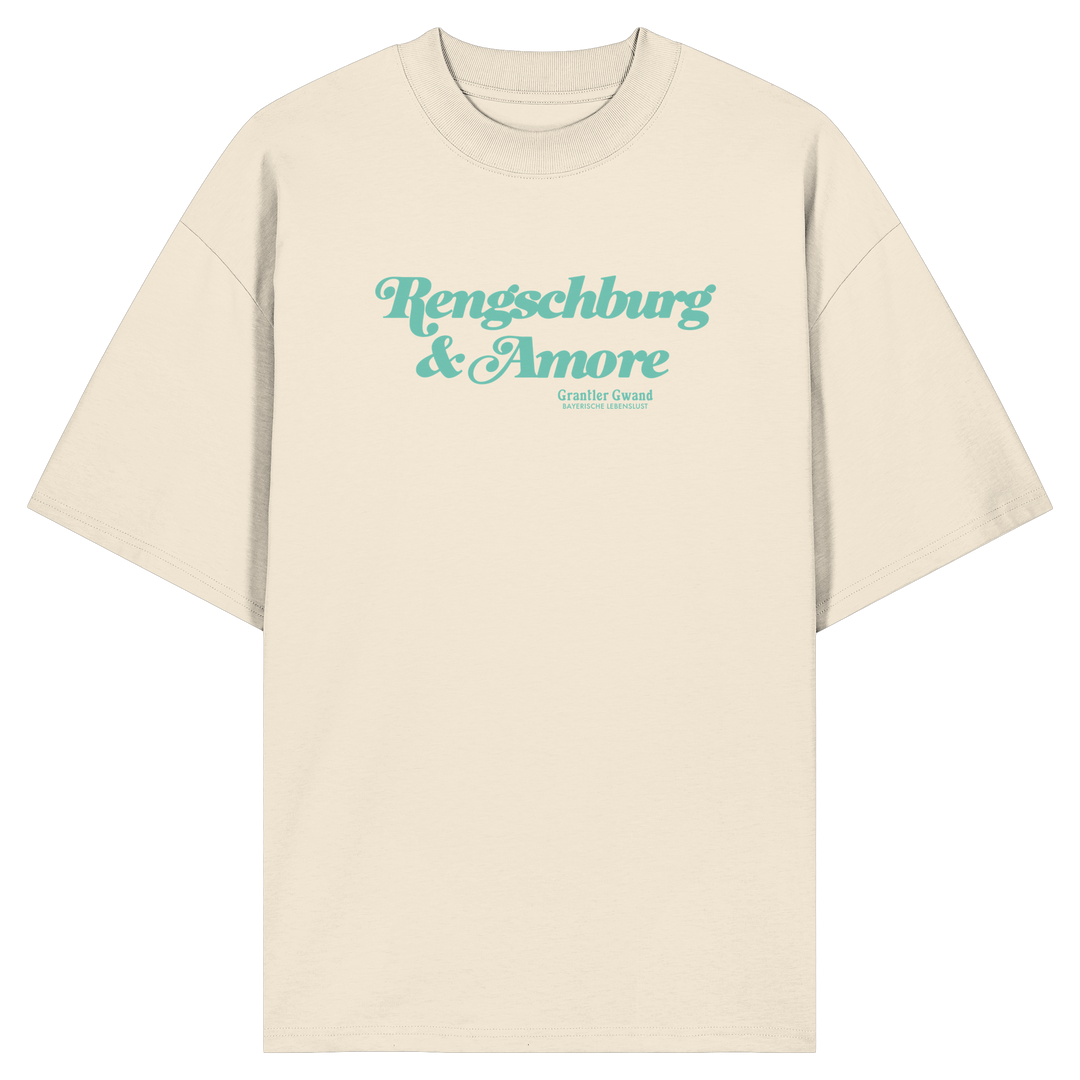 Cremefarbenes Oversize T-Shirt von Grantler Gwand mit mintgrünem Frontprint „Regensburg &amp; Amore“ im Retro-Schriftzug – bayerisches Streetwear Shirt aus Bio-Baumwolle.