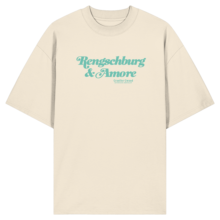 Cremefarbenes Oversize T-Shirt von Grantler Gwand mit mintgrünem Frontprint „Regensburg &amp; Amore“ im Retro-Schriftzug – bayerisches Streetwear Shirt aus Bio-Baumwolle.