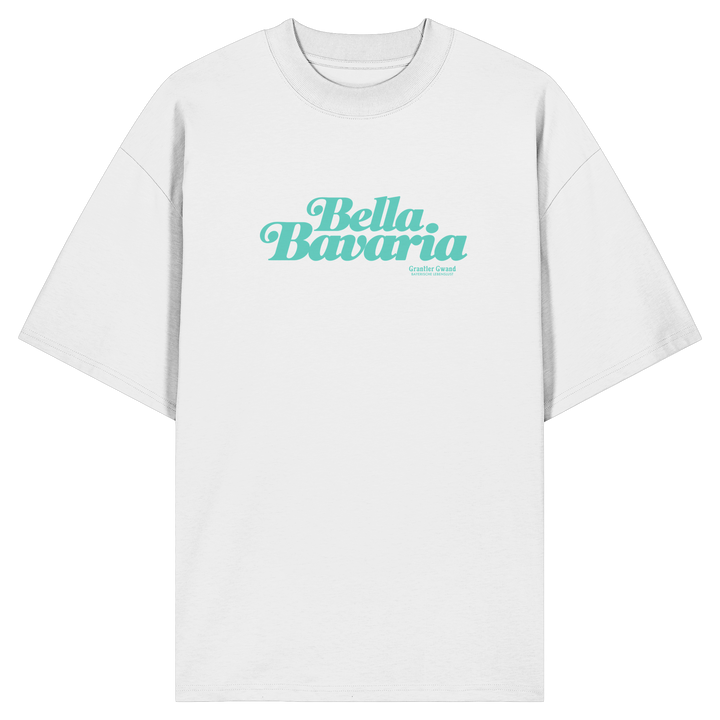 Weißes Oversize-T-Shirt in Bio Qualität mit grünem „Bella Bavaria“-Frontprint – bayerische Streetwear von Grantler Gwand im modernen, minimalistischen Look.