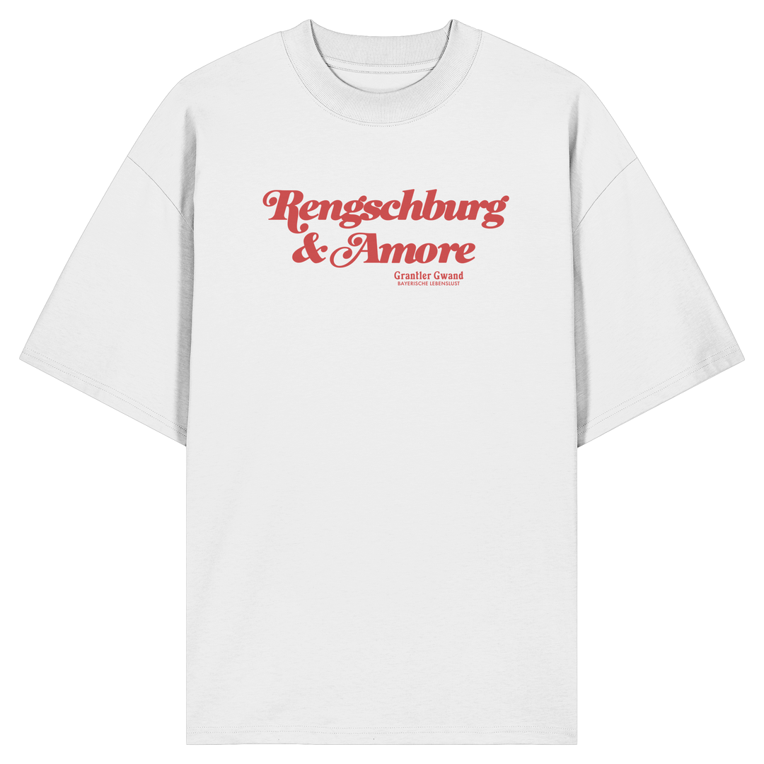 Weißes Oversize T-Shirt von Grantler Gwand mit rotem Frontprint „Regensburg &amp; Amore“ im Retro-Schriftzug – bayerisches Streetwear Shirt aus Bio-Baumwolle.