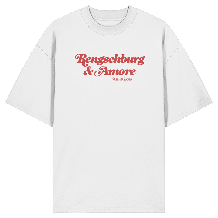 Weißes Oversize T-Shirt von Grantler Gwand mit rotem Frontprint „Regensburg &amp; Amore“ im Retro-Schriftzug – bayerisches Streetwear Shirt aus Bio-Baumwolle.