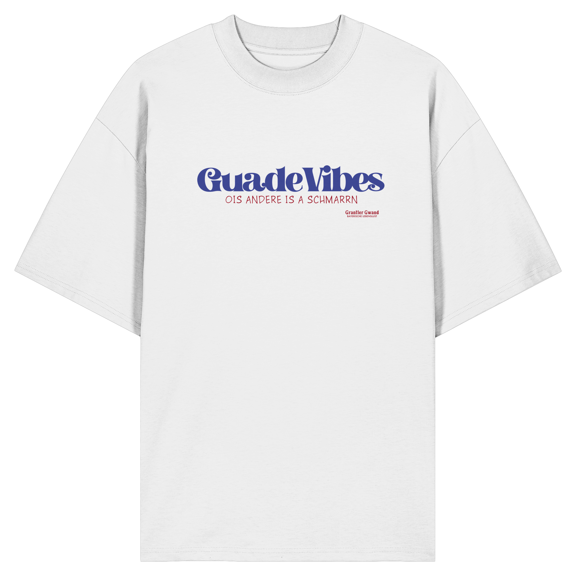 Weißes Oversize Bio-Shirt mit blauem Frontprint „Guade Vibes – Ois andere is a Schmarrn“ – bayerisches Streetwear Shirt mit modernem Dialekt-Spruch von Grantler Gwand.