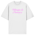 Weißes Oversize T-Shirt mit rosa Frontprint „Minga & Amore“ im Retro-Schriftzug – modernes München Streetwear Shirt von Grantler Gwand.