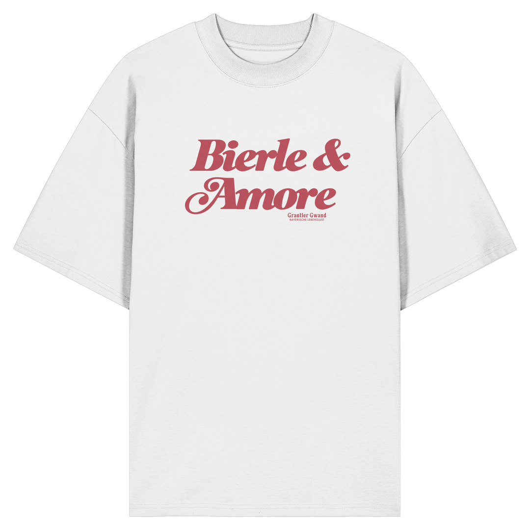 Weißes Oversize-T-Shirt in Bio Qualität mit rotem „Bierle & Amore“-Frontprint – bayerische Streetwear von Grantler Gwand im modernen, minimalistischen Look.
