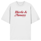 Weißes Oversize-T-Shirt in Bio Qualität mit rotem „Bierle & Amore“-Frontprint – bayerische Streetwear von Grantler Gwand im modernen, minimalistischen Look.