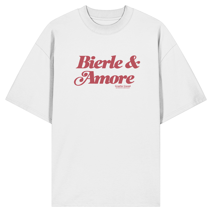 Weißes Oversize-T-Shirt in Bio Qualität mit rotem „Bierle &amp; Amore“-Frontprint – bayerische Streetwear von Grantler Gwand im modernen, minimalistischen Look.