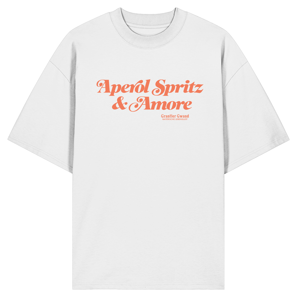Weißes Oversize Shirt mit orangefarbenem Schriftzug "Aperol Spritz & Amore" im minimalistischen Streetwear-Design von Grantler Gwand.