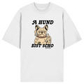 Weißes Oversize-T-Shirt mit Frontprint „A Hund bist scho“ und Bulldoggen-Motiv im Vintage-Stil – bayerisches Streetwear-Shirt von Grantler Gwand.