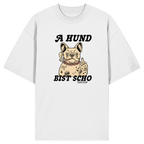 Weißes Oversize-T-Shirt mit Frontprint „A Hund bist scho“ und Bulldoggen-Motiv im Vintage-Stil – bayerisches Streetwear-Shirt von Grantler Gwand.