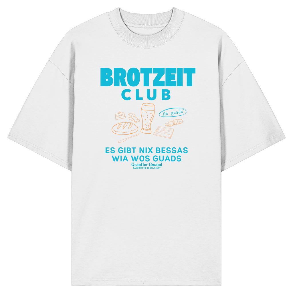 Weißes Oversize T-Shirt von Grantler Gwand mit grünem Frontprint „Brotzeit Club“ und handgezeichneten Brotzeit-Motiven – bayerisches Streetwear Shirt aus Bio-Baumwolle.