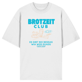 Weißes Oversize T-Shirt von Grantler Gwand mit grünem Frontprint „Brotzeit Club“ und handgezeichneten Brotzeit-Motiven – bayerisches Streetwear Shirt aus Bio-Baumwolle.