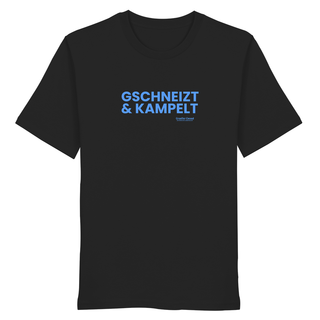 Schwarzes T-Shirt mit blauem Frontprint „Gschneizt & Kampelt“. Bayerisches Dialekt-Shirt im modernen Streetwear-Style für Volksfest, Biergarten und Alltag. Hochwertige Baumwolle, designed und bedruckt in Bayern von Grantler Gwand.