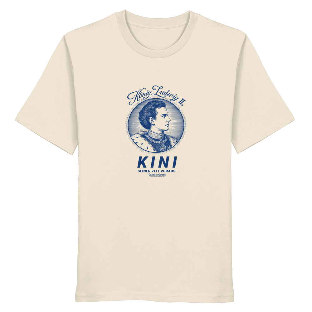 „Beiges Unisex T- Shirt mit blauem Frontprint 'Kini – Seiner Zeit voraus' und Vintage-Illustration von König Ludwig II. im modernen Streetwear-Stil von Grantler Gwand.“
