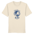 „Beiges Unisex T- Shirt mit blauem Frontprint 'Kini – Seiner Zeit voraus' und Vintage-Illustration von König Ludwig II. im modernen Streetwear-Stil von Grantler Gwand.“