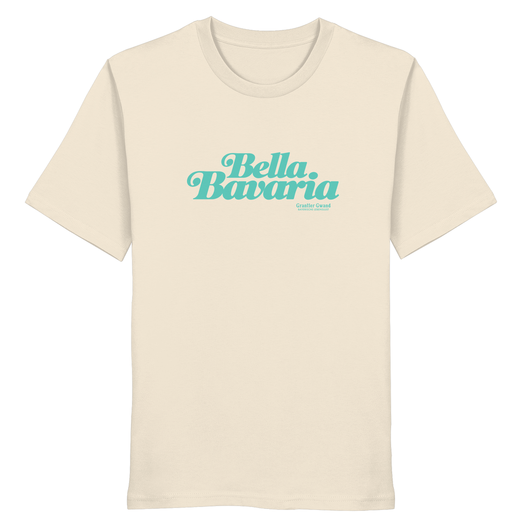 Cremefarbenes Unisex T-Shirt mit grünem „Bella Bavaria“-Frontprint – bayerische Streetwear von Grantler Gwand im modernen, minimalistischen Look.