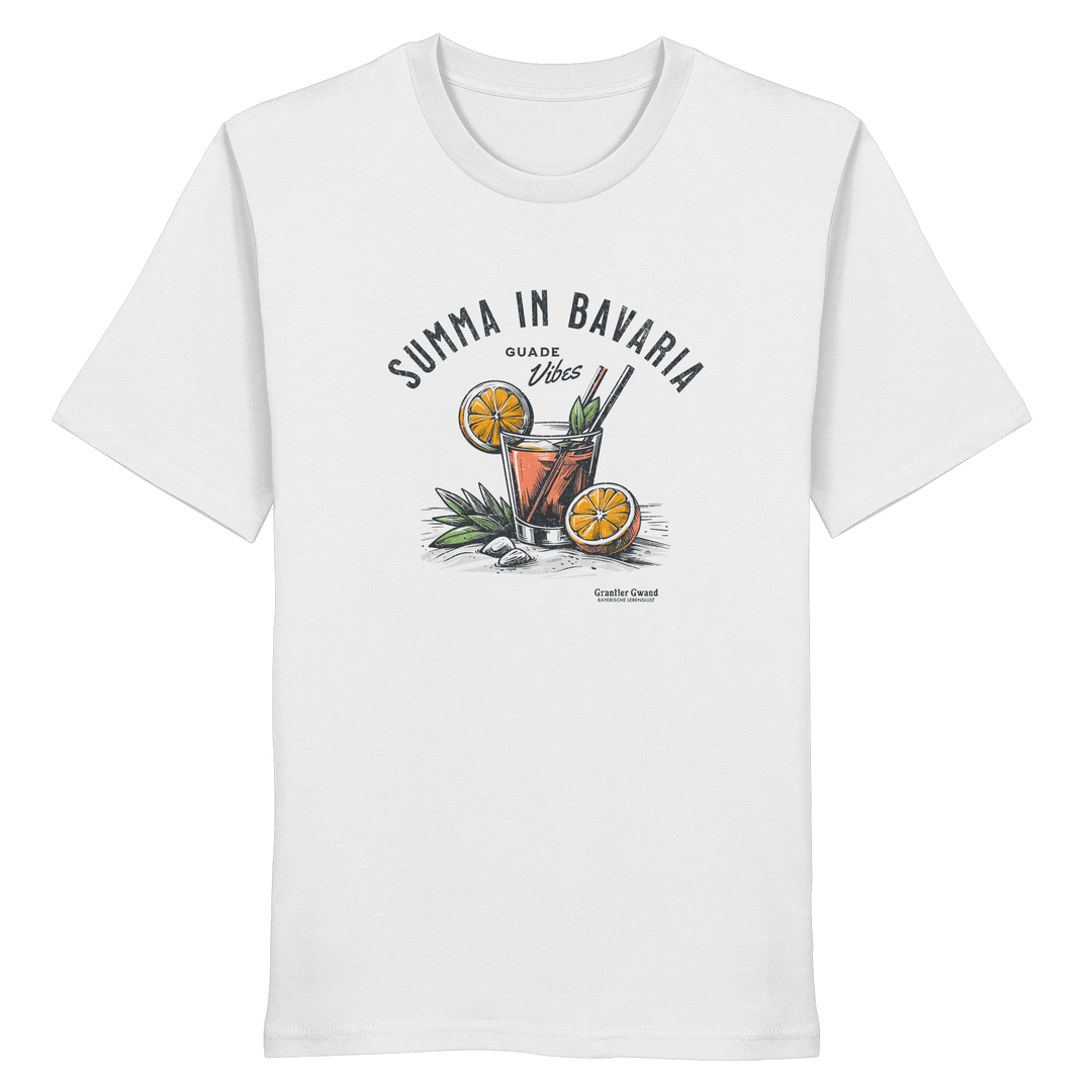 Weißer Shirt mit Frontprint „Summa in Bavaria – Guade Vibes“ und sommerlichem Cocktail-Motiv im Vintage-Stil.