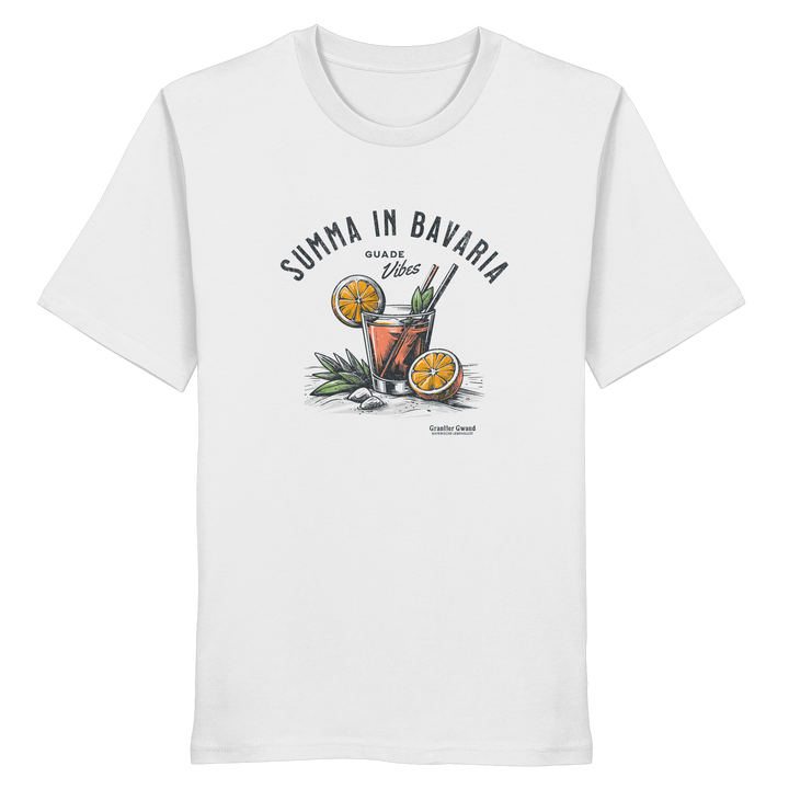 Weißer Shirt mit Frontprint „Summa in Bavaria – Guade Vibes“ und sommerlichem Cocktail-Motiv im Vintage-Stil.