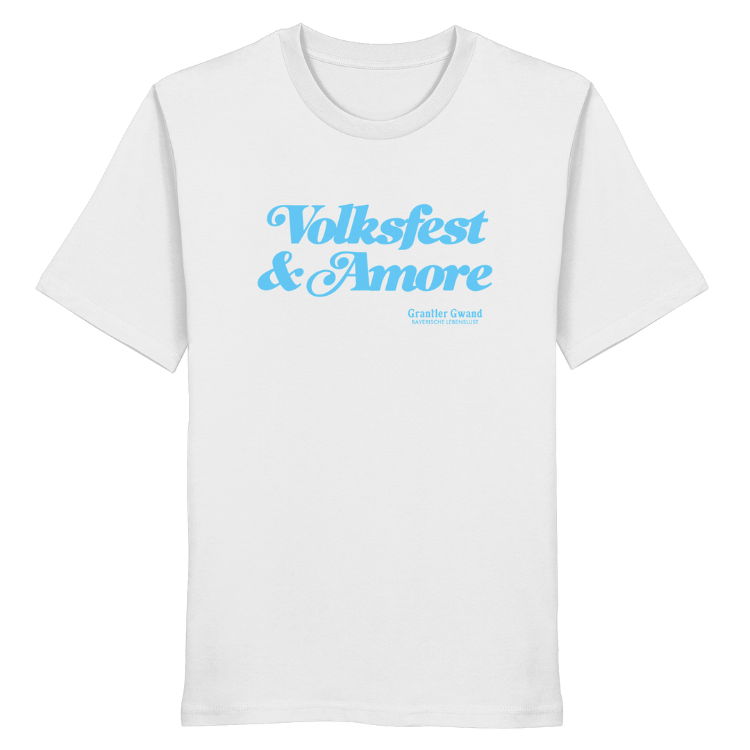 Weißes Unisex T-Shirt mit blauem Frontprint „Volksfest &amp; Amore“. Hochwertiges Streetwear-Shirt aus 100 % ringgesponnener Baumwolle für Volksfest, Biergarten und Alltag. Modernes bayerisches Design von Grantler Gwand – designed und bedruckt in Bayern.