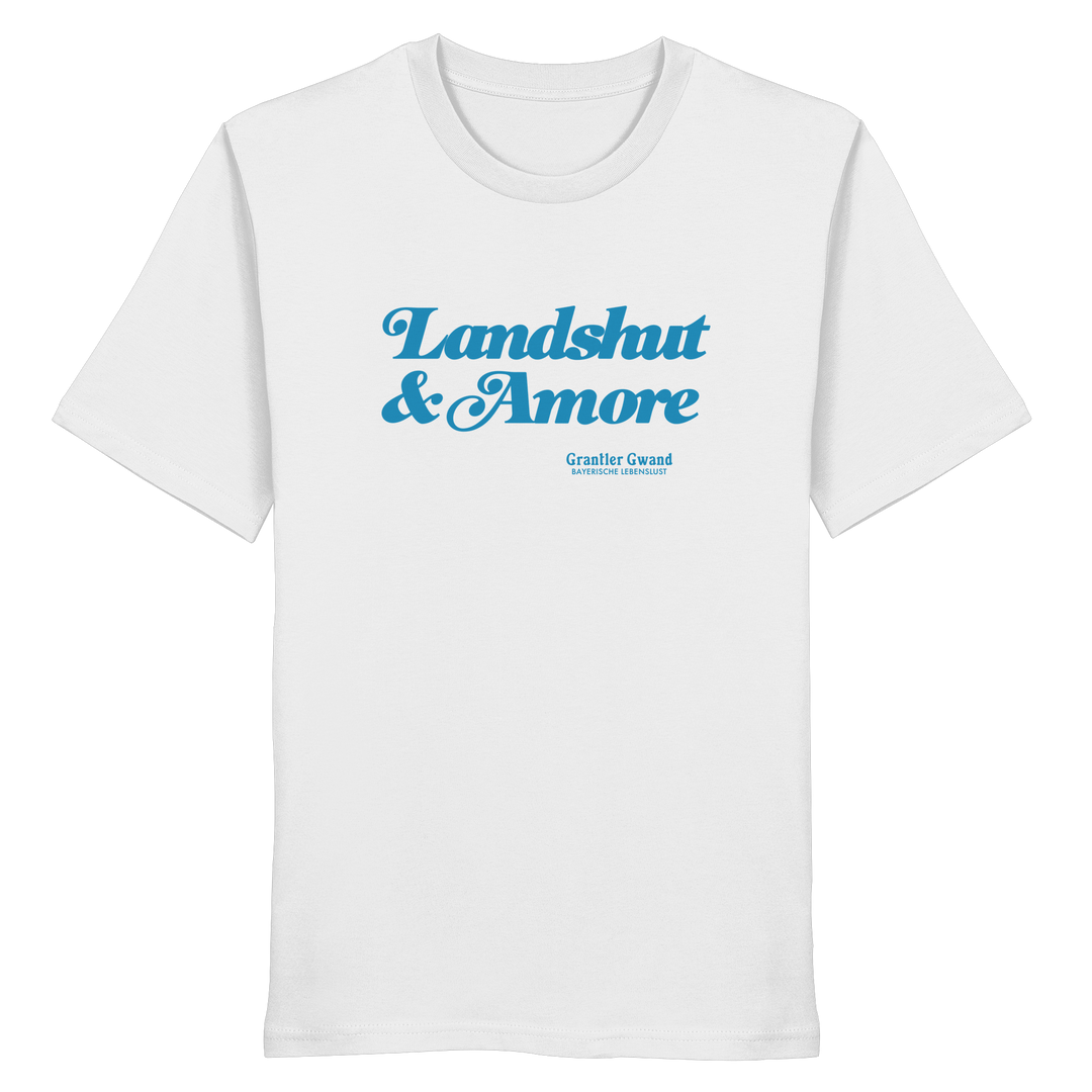 Weißes Unisex T-Shirt mit blauem „Landshut & Amore“-Frontprint – bayerische Streetwear von Grantler Gwand im modernen, minimalistischen Look.