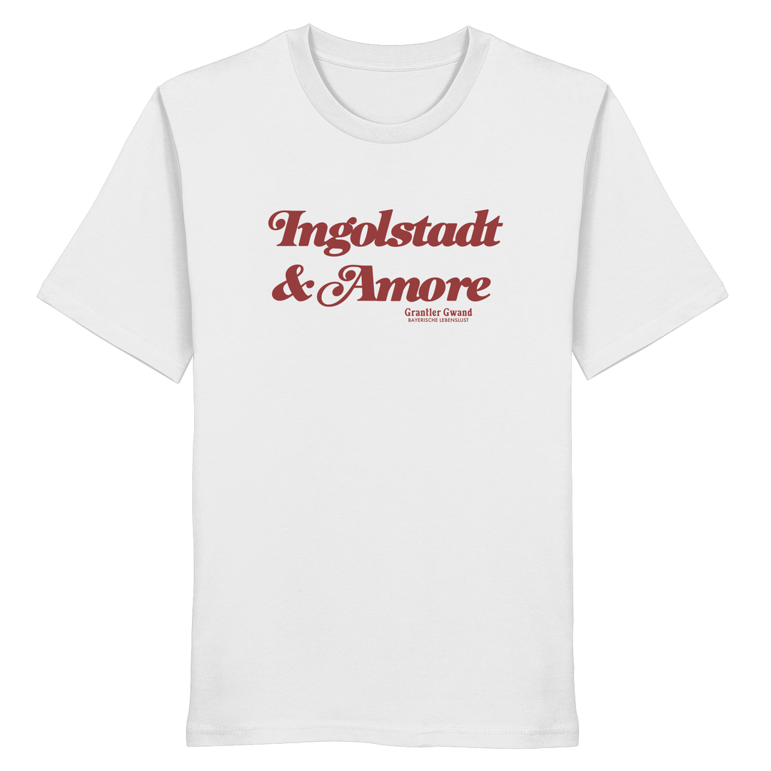Weißes T-Shirt mit rotem „Ingolstadt & Amore“-Frontprint – bayerische Streetwear von Grantler Gwand im modernen, minimalistischen Look.