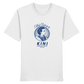 „Weißes Unisex T- Shirt mit blauem Frontprint 'Kini – Seiner Zeit voraus' und Vintage-Illustration von König Ludwig II. im modernen Streetwear-Stil von Grantler Gwand.“